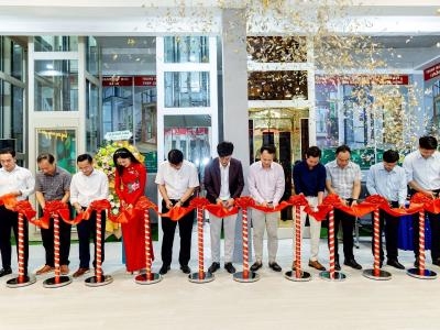 Hoàng Sa Việt Khánh Thành Phòng Lab Thang Máy Gia Đình Thành Công Rực Rỡ