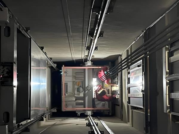 Bảo Trì - Nâng Cấp Thang Máy Tại Hoàng Sa Việt